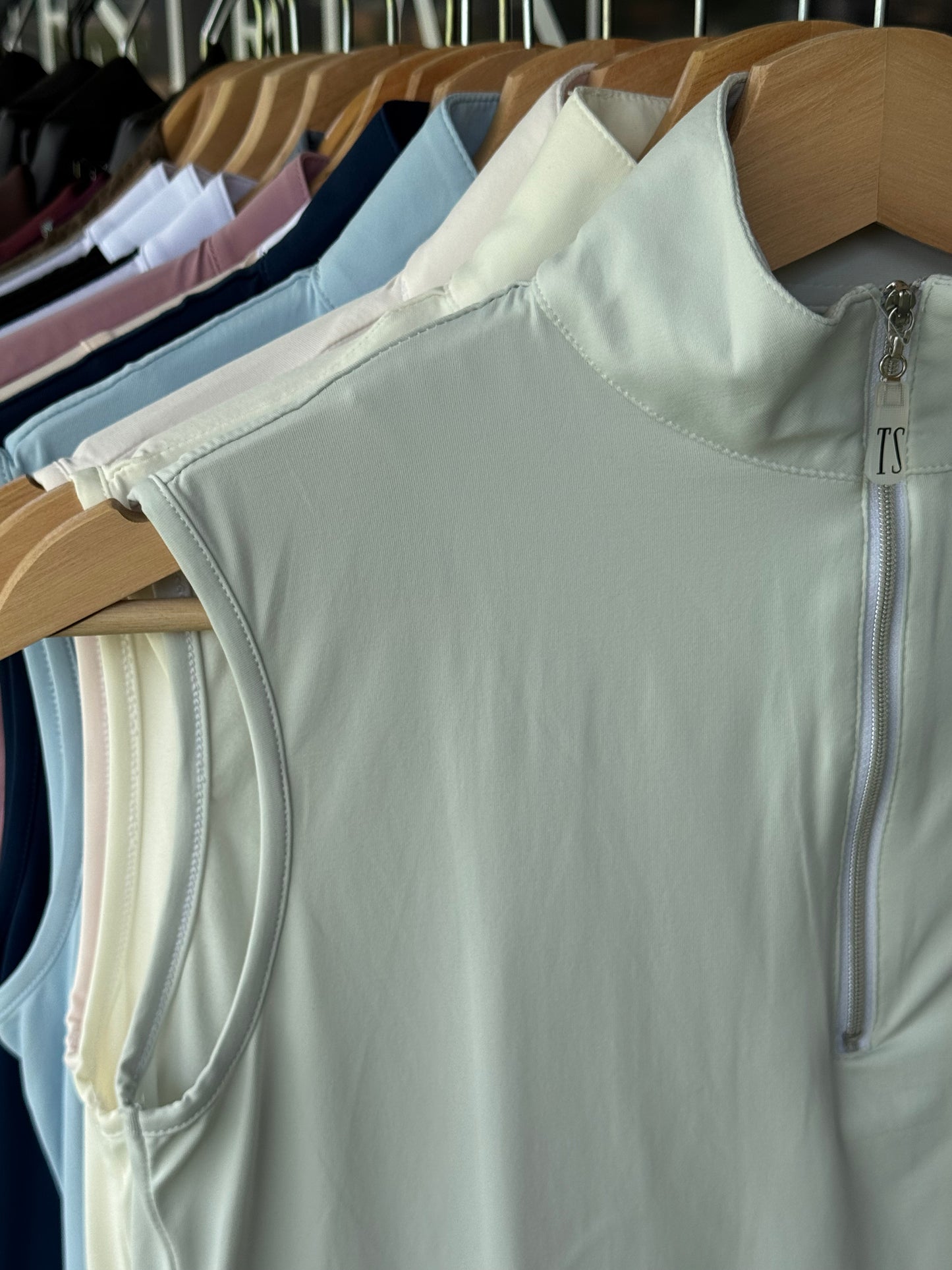 TS Sleeveless shirt
